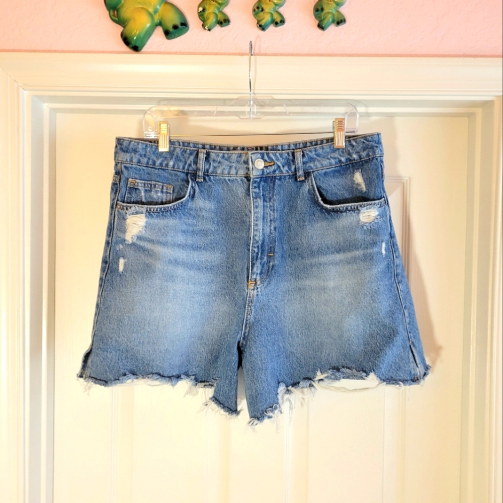Zara Women's Fray Cut‎ Off Hem High Rise Distressed Denim Shorts Blue  Size 14